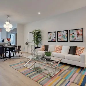 Spacious Modern With King Bed & Office Holiday home Calgary