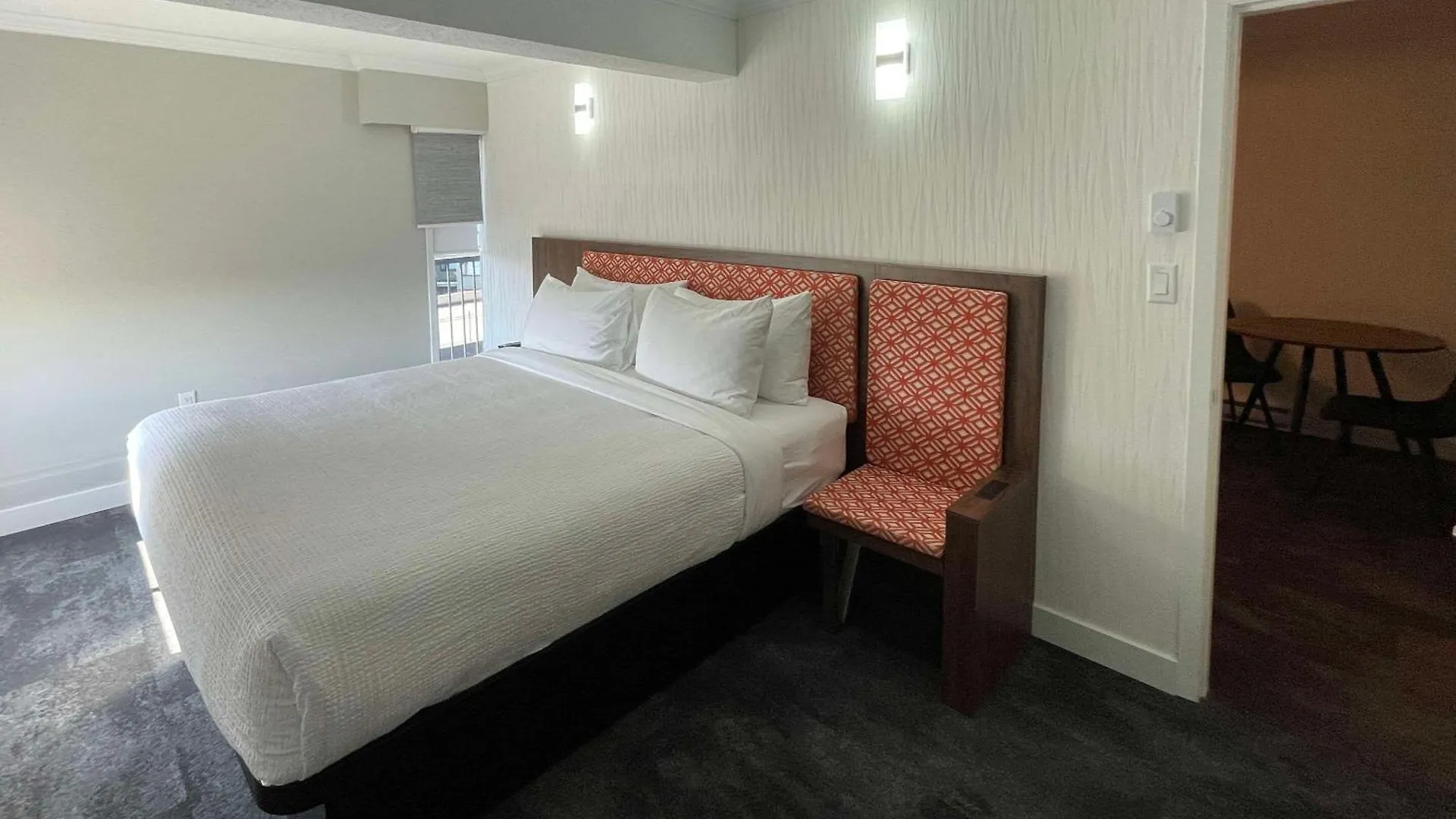 The Vic, Ascend Hotel Collection Виктория Канада